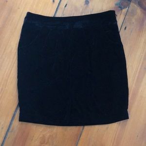 GAP Black velvet skirt w pockets